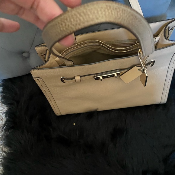 Coach tan shoulder purse - Picture 13 of 16